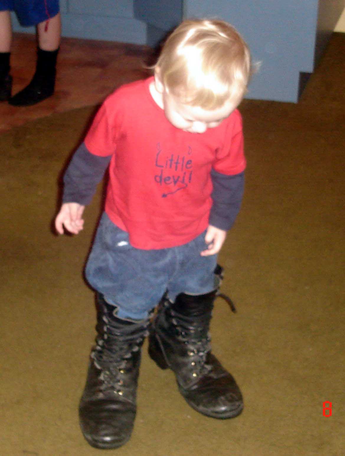 Luke/2005-09-08_Haircut/Boots B.JPG